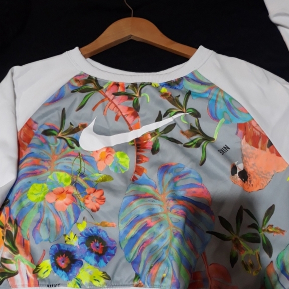 Nike Sweaters - Lightweight Nike sweater